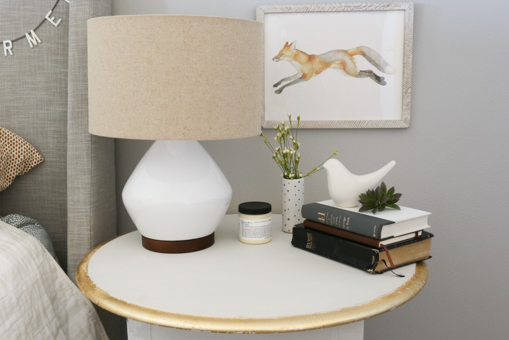 5 tips for styling a nightstand & a time lapse video showing going from beginning to end of styling the table.  www.homestead128.com